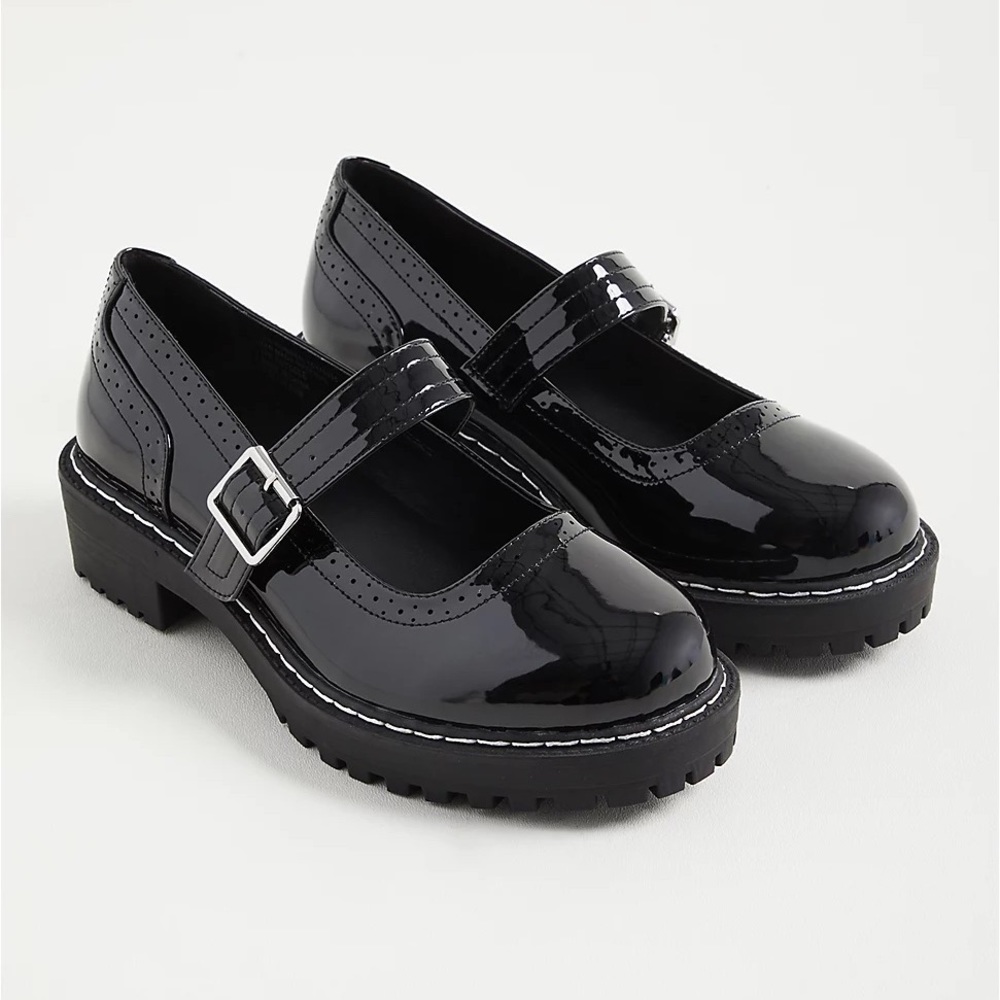 Torrid chunky patent leather Mary Janes size 8.5. Sold out runs big